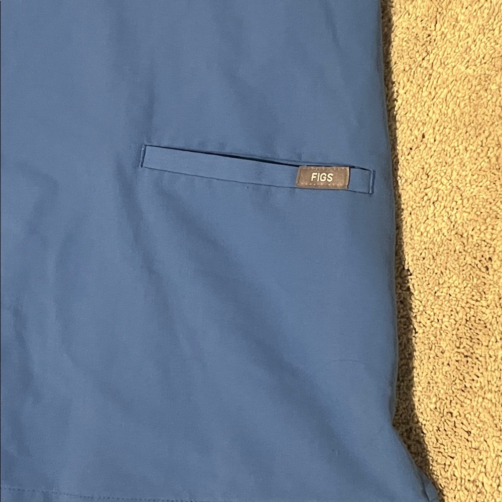 Size XS Figs Ceil Blue two pocket v neck top - Picture 3 of 4